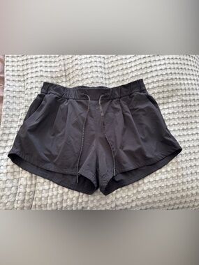 Lululemon Stroll at Sundown mid rise short 3”